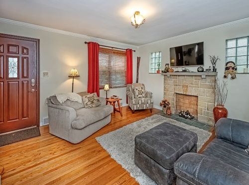 653 9th St, Oakmont, PA 15139-1338