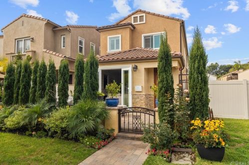 315 Flint Ave, Long Beach, CA 90814-3235