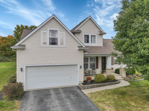 145 Mohican Ln, Pataskala, OH 43062-8156