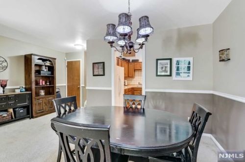 11 Concord Rd, West Milford Lakes, NJ 07480-1271