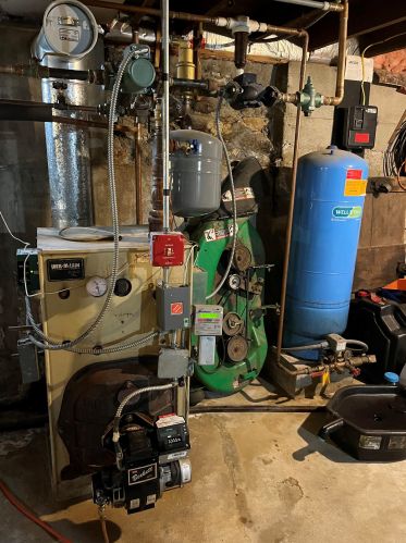 104 Lk Shr Dr, Northwood NH  03261-3707 exterior