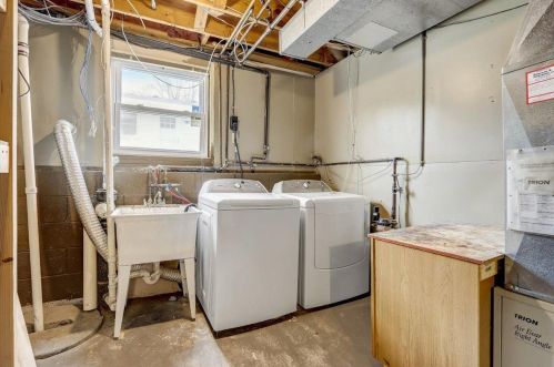 1022 121, Milwaukee WI 53226-3309 exterior