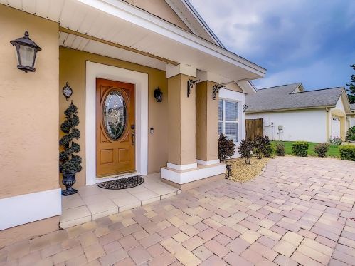 4592 Conway Landing Dr, Orlando, FL 32812-8116