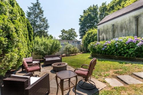 11 Sutton Pl, Crotonville NY  10562-4419 exterior