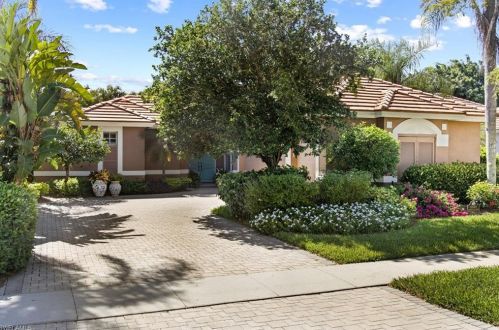 5049 Kensington High St, Naples, FL 34105-5647