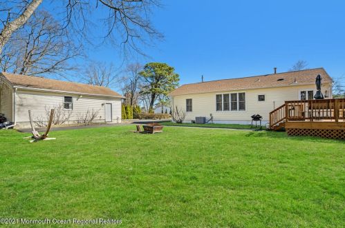 124 Woodland Dr, Bricktown NJ  08723-7433 exterior