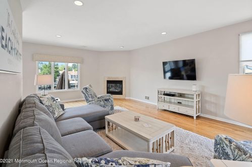 30 Topsail Rd, Bricktown NJ  08723-6743 exterior