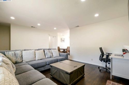 15928 Via Alamitos, San Lorenzo CA  94580-1435 exterior