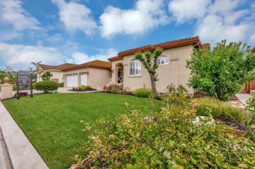945 Paullus Dr, Hollister, CA 95023-6479