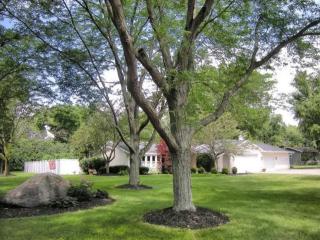 9070 Fry Ct, Piqua, OH 45356-9560