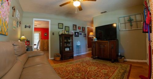 304 Singletary St, Saint Jo, TX 76265-2133