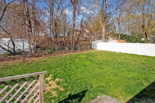 17 Fanning St, Waterbury CT  06704-2224 exterior