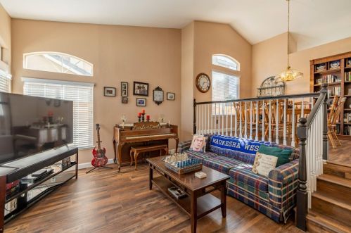 8686 White Peacock Way, Elk Grove CA  95624-3701 exterior