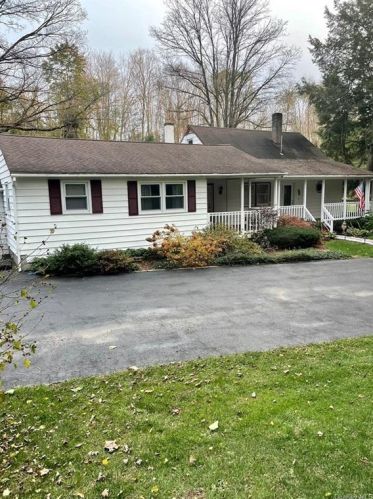 6 Swain Dr, Pleasant Valley, NY 12569-7046