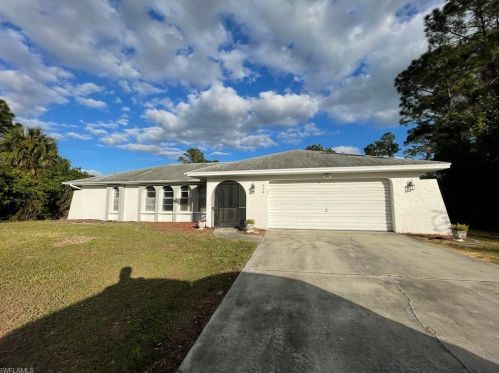218 Roosevelt Ave, Lehigh Acres, FL 33936-1642
