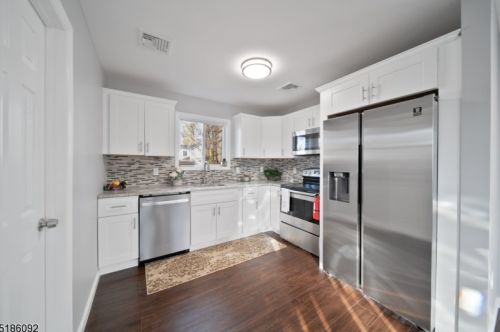 343 Knox Way, Hopatcong NJ  07843-1114 exterior