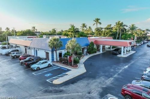 2555 Tamiami Trl, Naples FL  34103-4408 exterior