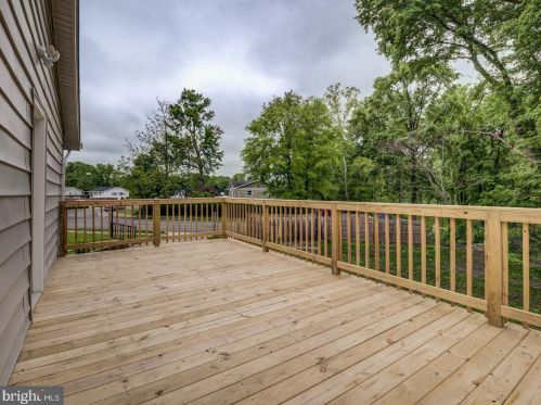 8813 Lagrange St, Lorton VA 22079-1643 exterior