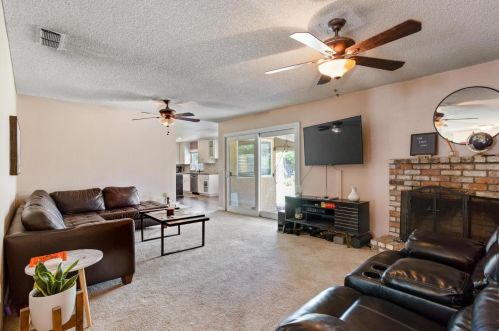 661 Hillsdale Dr, Turlock CA  95382-0515 exterior