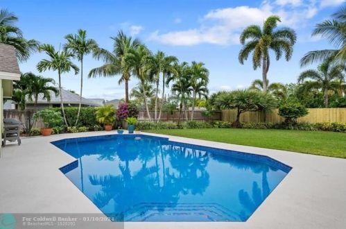342 Knotty Wood Ln, West Palm Beach FL  33414-7807 exterior