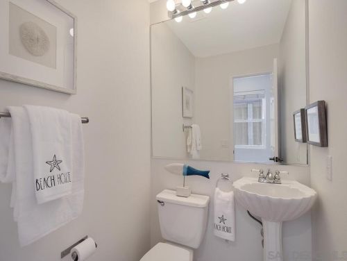 4729 Pescadero Ave, San Diego CA 92107-3541 exterior