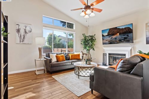 736 Clifton Way, Vacaville CA  95688-8547 exterior