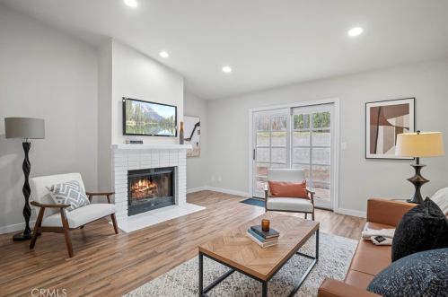 30807 Arlington St, Santa Clarita CA  91384-2453 exterior