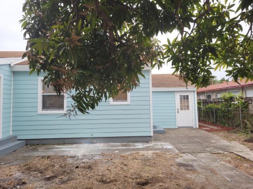 520 Puritan Rd, West Palm Beach, FL 33405-2908