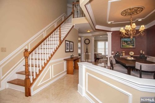 8 Generals Ln, Paterson, NJ 07512-2223