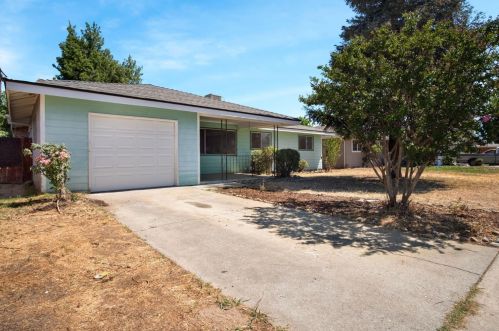 7242 Louise Ave, Winton, CA 95388-9705