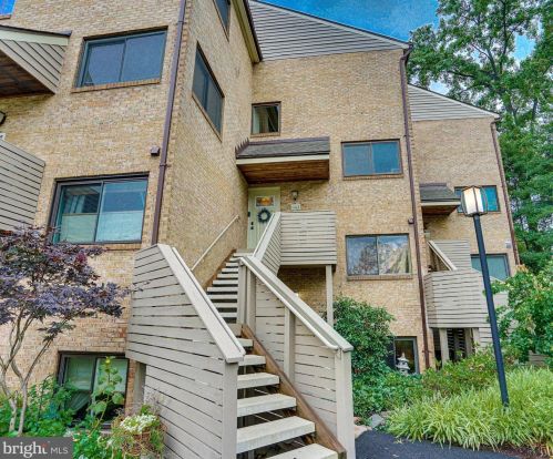 11112 Harbor Ct, Herndon, VA 20191-4315