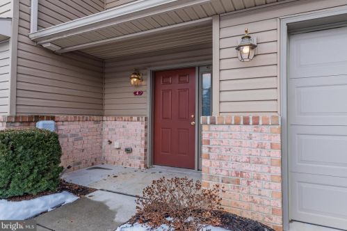 4 Brook Side Dr, Carlisle, PA 17013-4462