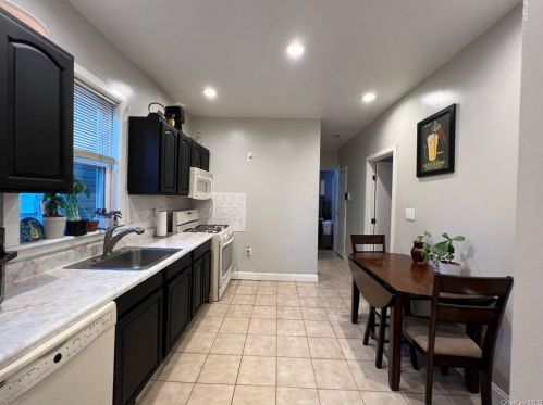 3940 Hill Ave, Bronx, NY 10466-2420