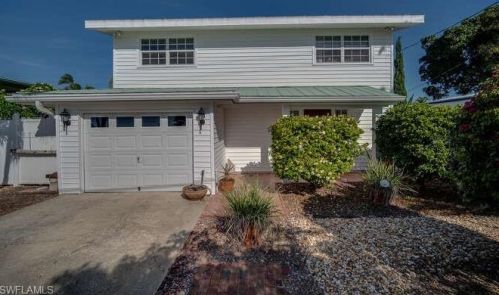 2472 York Rd, Saint James City, FL 33956-2294