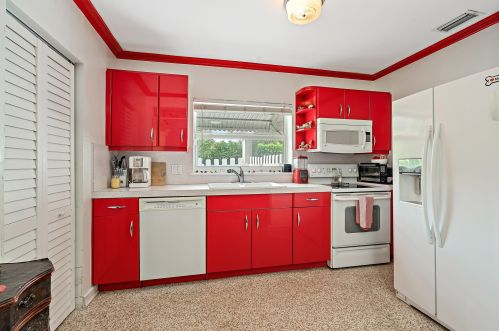 364 Ellamar Rd, West Palm Beach, FL 33405-3610
