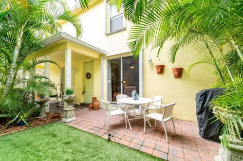 2081 Eatonville Dr, Fort Pierce, FL 34952-8022