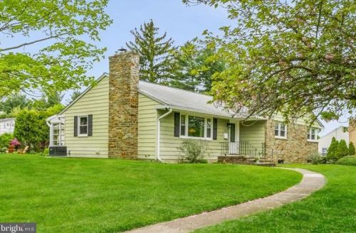 23 Woodhampton Dr, Trenton, NJ 08638-1440