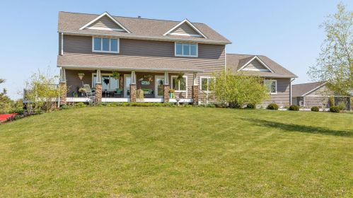 568 Stagecoach Trl, Hudson, WI 54016-7023