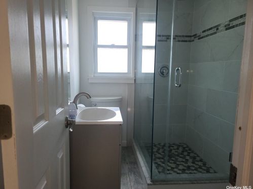 4 Iram Pl, Bethpage NY  11714-2832 exterior