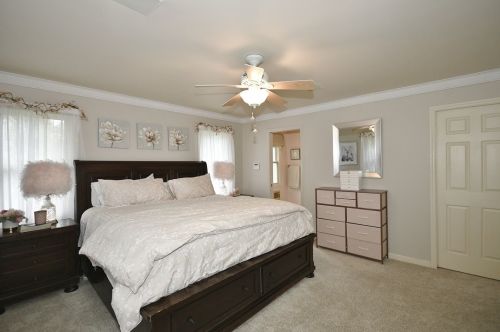 1005 Lakemont Dr, Bridgeville PA  15017-1262 exterior