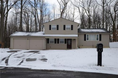 425 Tara Ln, Webster, NY 14580-1823