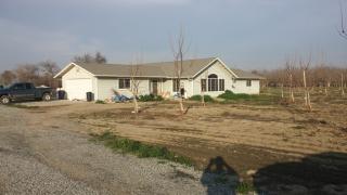 11353 Oak Ave, Armona, CA 93202-9713