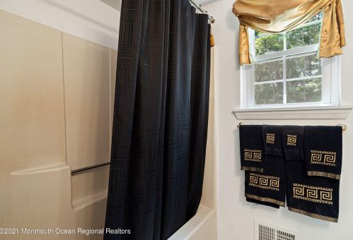 38 Jeanette St, Berkeley Township NJ  08721-3517 exterior