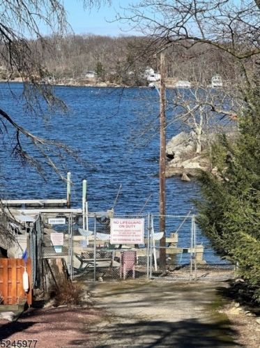 55 Wildwood Shores Dr, Hopatcong NJ  07843-1935 exterior