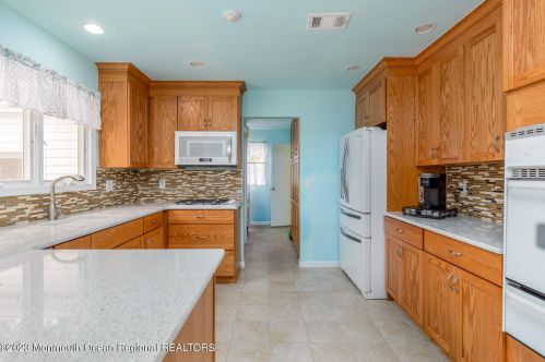 201 Midstreams Pl, Bricktown NJ 08724-3700 exterior