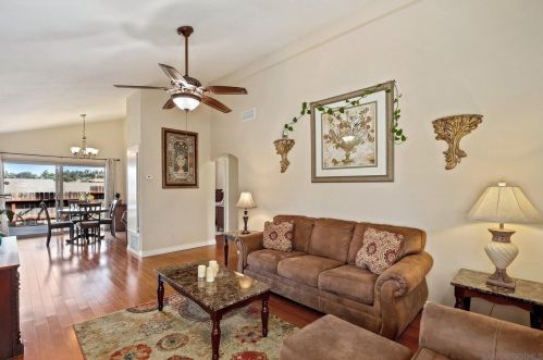 1410 Lombard St, Vista, CA 92084-3867