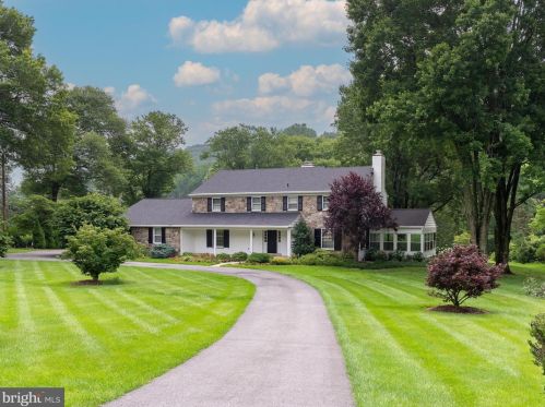8 Meadows Ln, Wilmington, DE 19807-1208