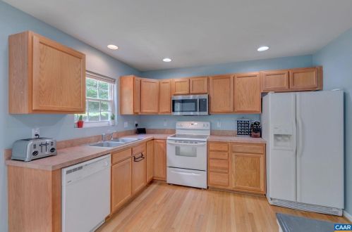 2 Riverside Dr, Bybee VA  22963-2021 exterior