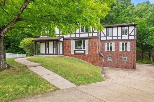 105 Lingay Ct, Glenshaw, PA 15116-1035