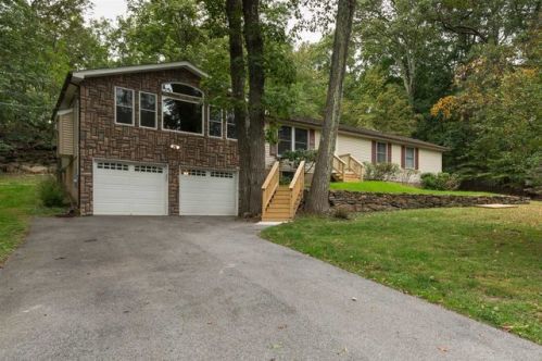 25 Mennella Rd, Poughquag, NY 12570-5020
